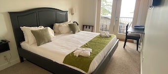 Oceanview King Bedroom - Mayne Island Resort