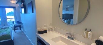 Oceanview King Bedroom - Mayne Island Resort