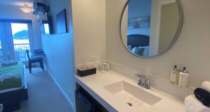 Oceanview King Bedroom - Mayne Island Resort