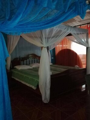 Chalet rustique | Fer et planche à repasser, accès au Wi-Fi (inclus), literie fournie