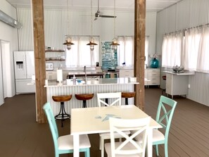 Dining - Bayfront 6 bedr 4 baths sleeps 13 porches  dock ocean 5 min walk (Port St Joe)