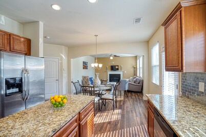 Lovely Home Conveniently Located  for Corporate,Family & Individual STays