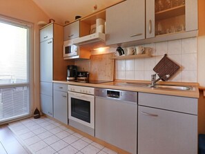 Kühlschrank, Mikrowelle, Ofen, Geschirrspüler