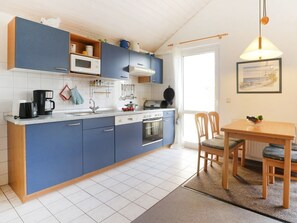 Kühlschrank, Mikrowelle, Ofen, Geschirrspüler