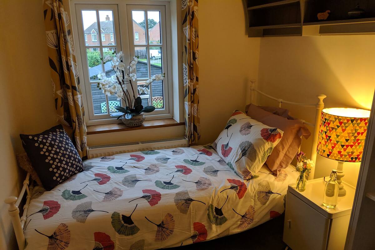 Twin Room | Individually decorated, individually furnished, free cots/infant beds