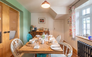 Desayuno a la carta diario (GBP 7.50 por persona)