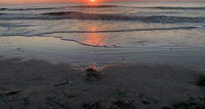 Ultimate East Beach Townhome - ¡50 pasos para la arena!