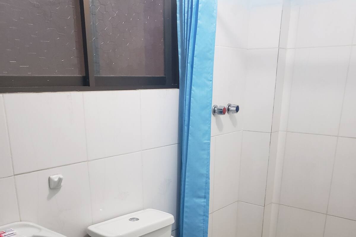 Shower, towels