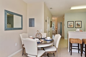 House, 3 Bedrooms (3 Bathrooms) | In-room dining