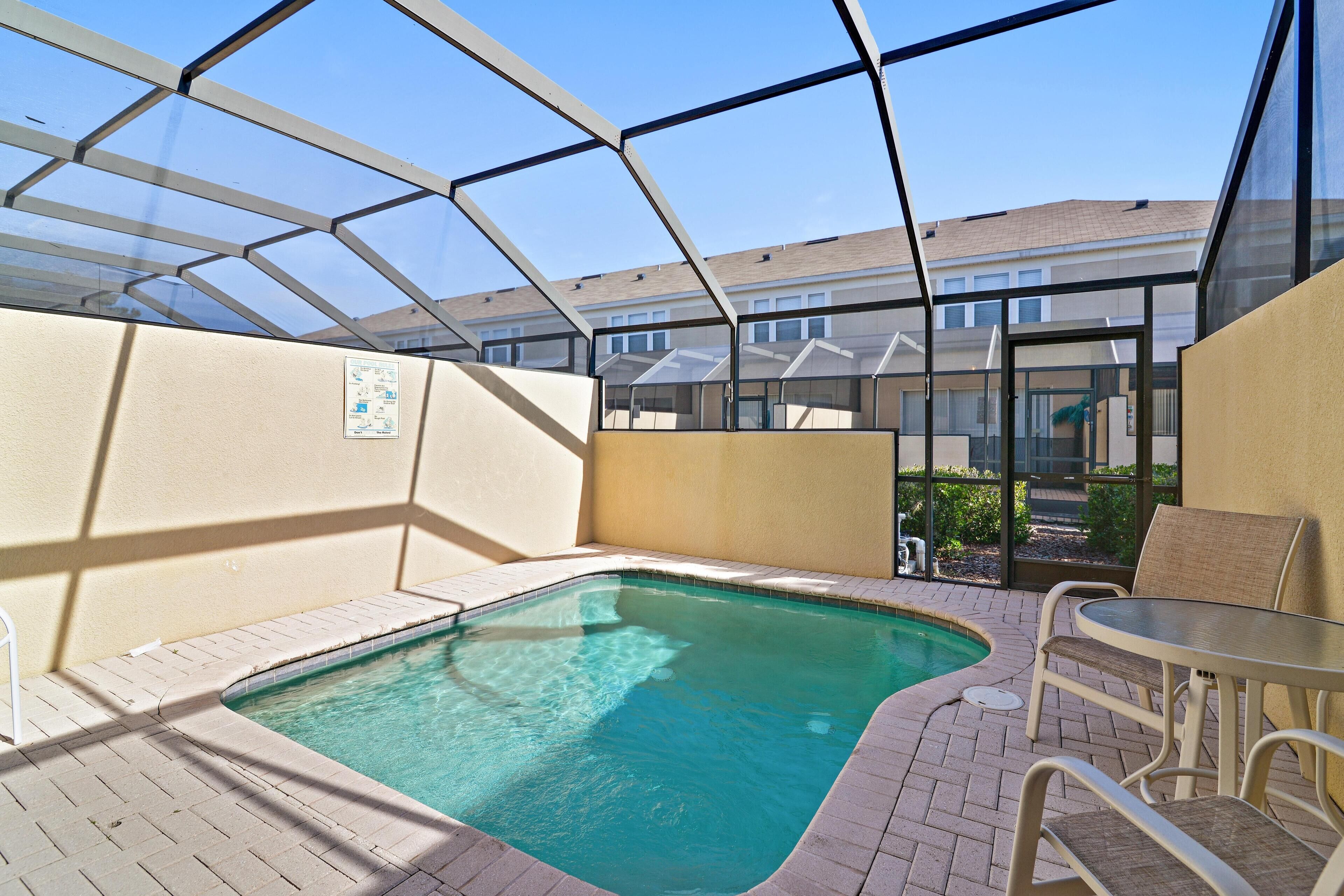2 piscines extérieures, parasols de plage, chaises longues