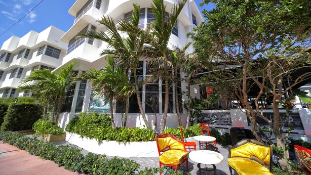 Terrace/patio - Claremont Hotel  (Miami Beach)