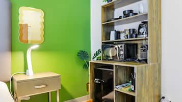 Quarto standard, várias camas, banheiro privativo (Self check-in) | Escrivaninha, espaço de trabalho para notebook, cortinas blackout