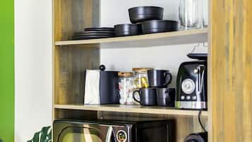 Quarto standard, várias camas, banheiro privativo (Self check-in) | Escrivaninha, espaço de trabalho para notebook, cortinas blackout