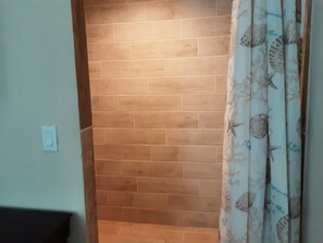 Combined shower/bathtub - 1st floor on a preserve (Fort Myers)