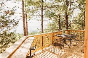 Outdoor dining - Coal City Bluff Cabin (Trenton)