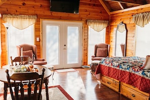 1 slaapkamer, een strijkplank/strijkijzer, wifi, beddengoed