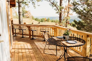 Outdoor dining - Coal City Bluff Cabin (Trenton)