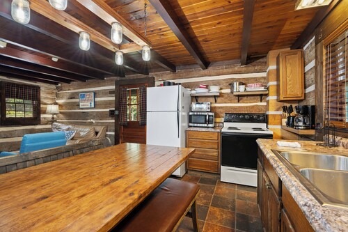 MOUNTAIN JOY COTTAGES #5 - STARS AND STRIPES