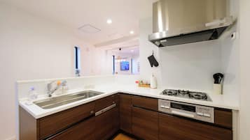 Private Vacation Home | Private kitchen | Fridge, microwave, stovetop, electric kettle