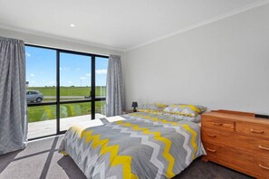 3 Schlafzimmer, Bügeleisen/Bügelbrett