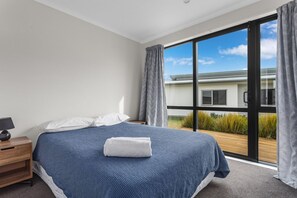 3 bedrooms, iron/ironing board - Kukumoa At the Beach (Opotiki)