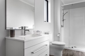 Hair dryer, toilet paper - Kukumoa At the Beach (Opotiki)