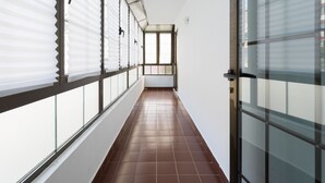 A corridor with sliding glass doors, a tiled floor, and a view through the doors. - Great house with Pool S.Agustín By CanariasGetaway (Maspalomas)