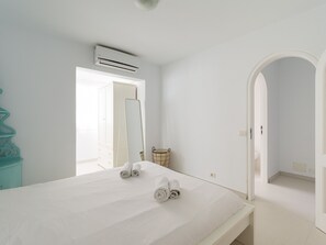 2 chambres, fer et planche à repasser, Wi-Fi gratuit, draps fournis