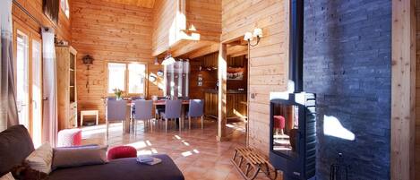 Télévision, cheminée