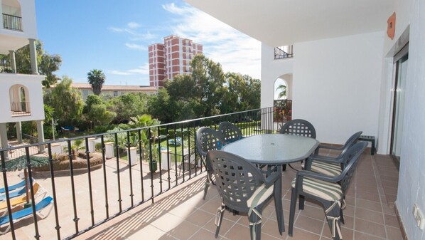 Outdoor dining - Marina de la Duquesa 813 (Manilva)