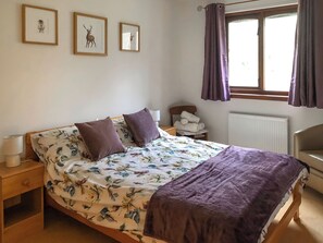 3 bedrooms, bed sheets