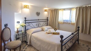 10 bedrooms, desk, internet, bed sheets - I Gigli Del Belvedere 20, Montefiascone, Viterbo in Lazio (Montefiascone)