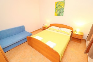 1 bedroom, free WiFi, bed sheets