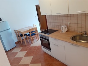 Fridge, microwave, stovetop, cookware/dishes/utensils