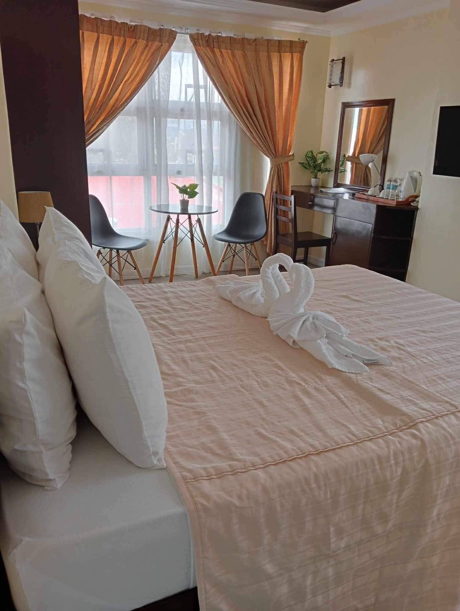 مكتب وواي فاي مجانًا وملاءات أسرّة