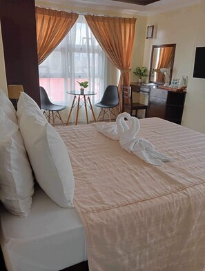 Superior Room, 1 Queen Bed, Non Smoking, Sea View | Desk, free WiFi, bed sheets - D'Mei Residence Inn - Naval (Naval)
