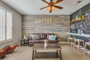 TV, fireplace, Netflix, Hulu