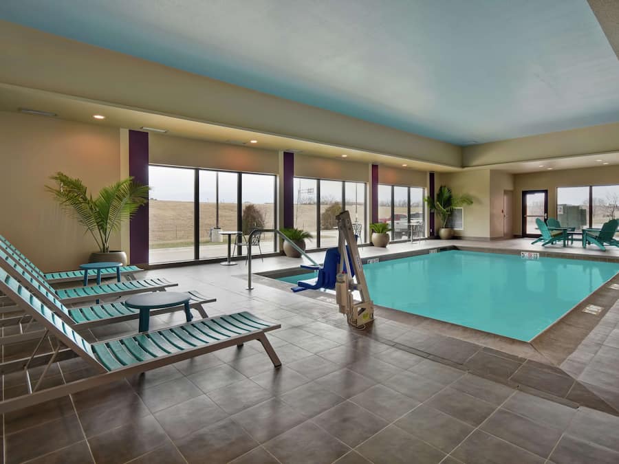 Indoor pool, pool loungers