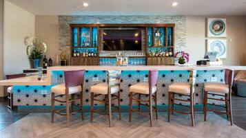 Con servicio de cenas y happy hour