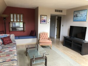 TV, fireplace - High Desert Perch with views. (Farmington)
