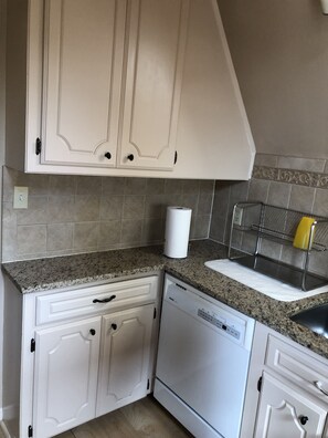 冰箱、微波炉、烤箱、炉灶