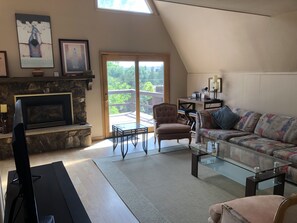 Télévision, cheminée