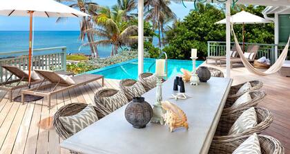 Superbe villa en bord de mer avec piscine - Emily House