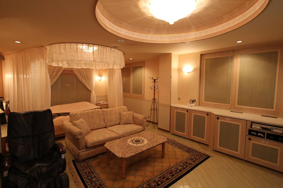 Free minibar items, free WiFi