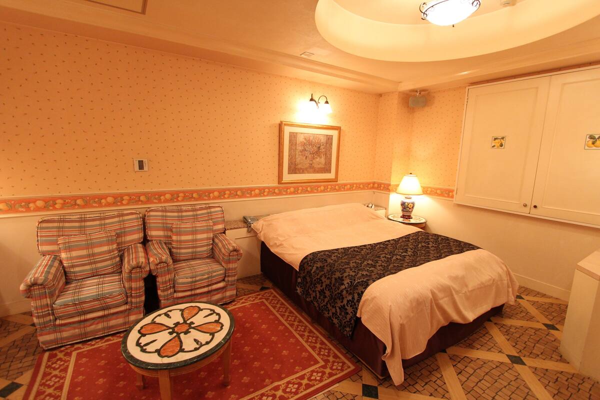 Free minibar items, free WiFi