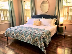2 habitaciones, escritorio, tabla de planchar con plancha y wifi gratis 