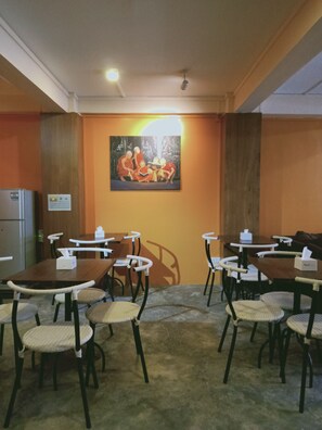 Dining - Amico Del Myanmar - Hostel (Yangon)