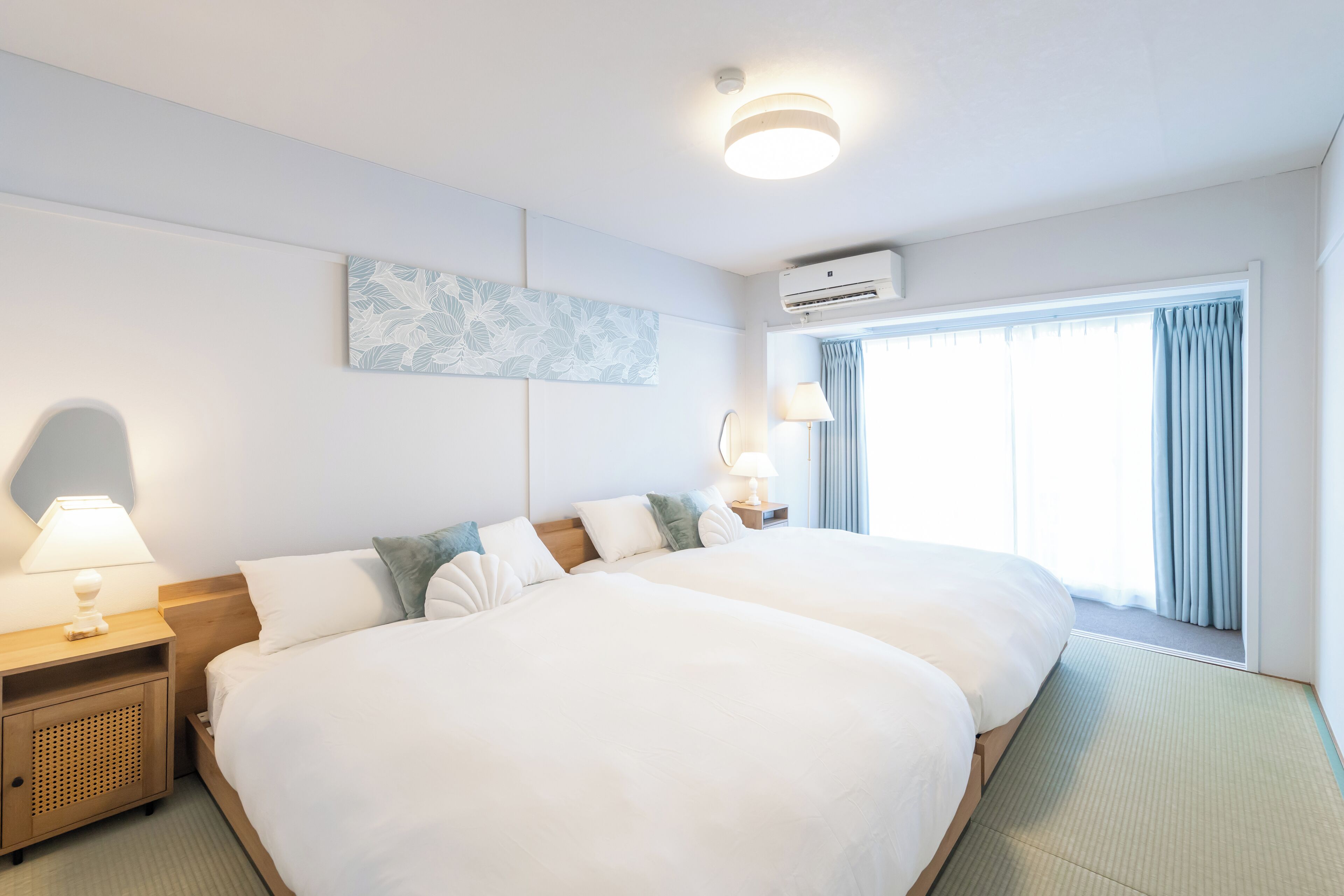 6 bedrooms, individually decorated, individually furnished, desk