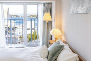 Villa de lujo | 6 dormitorios, decoración individual, mobiliario individual y escritorio