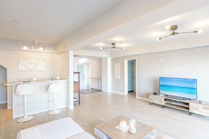 Villa de lujo | Zona de estar | Una televisión de pantalla plana, Netflix, una mesa de tenis de mesa